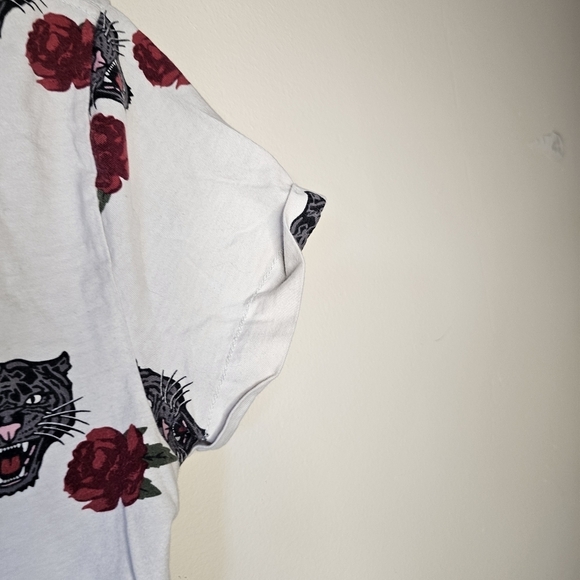 Hollister Have Collection Curved Hem Tee Size Small - Picture 2 of 8